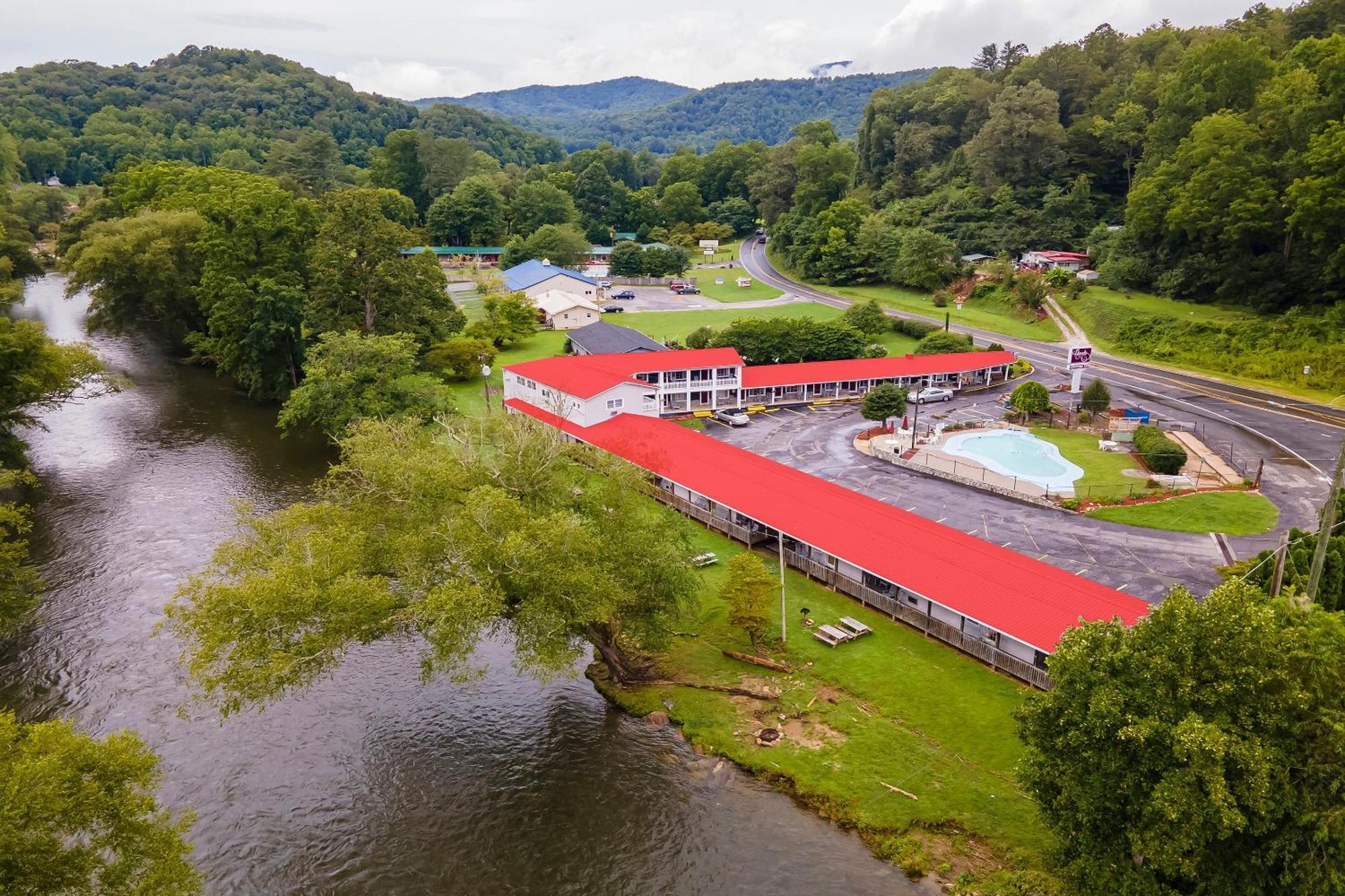 Lloyd'S On The River Country Inn By Oyo Bryson City Esterno foto