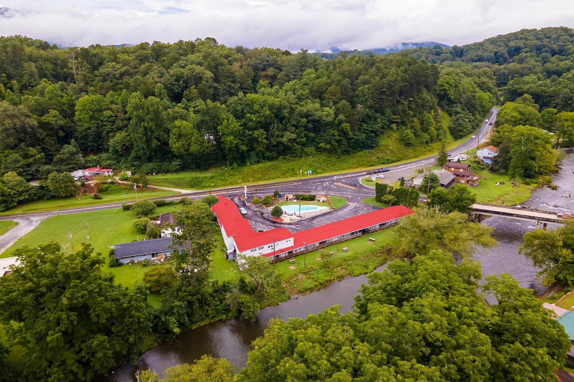Lloyd'S On The River Country Inn By Oyo Bryson City Esterno foto