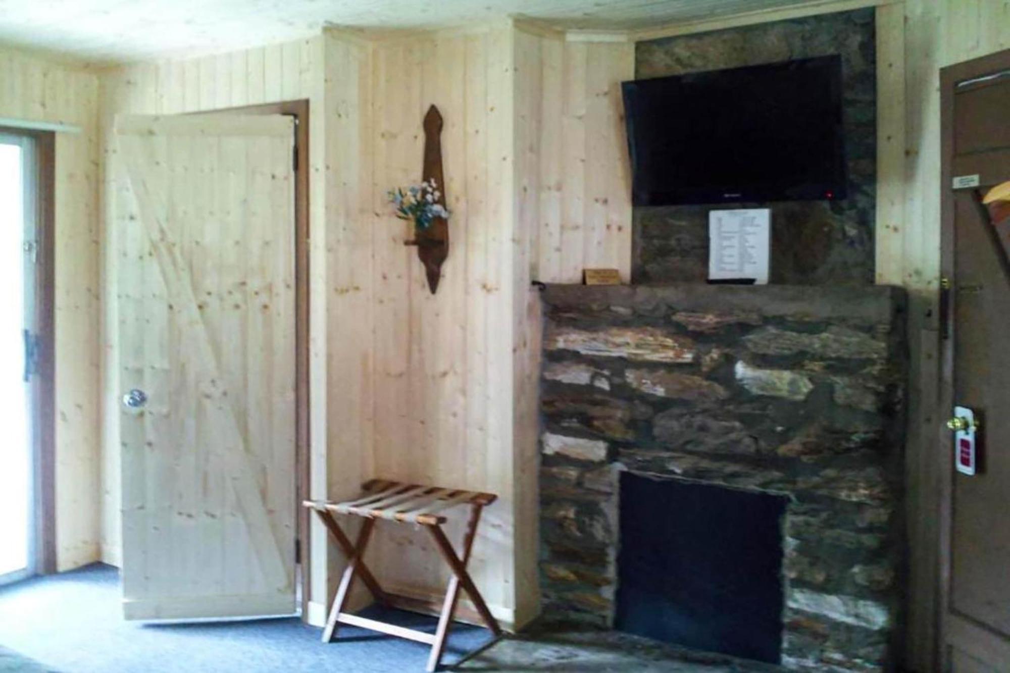 Lloyd'S On The River Country Inn By Oyo Bryson City Esterno foto