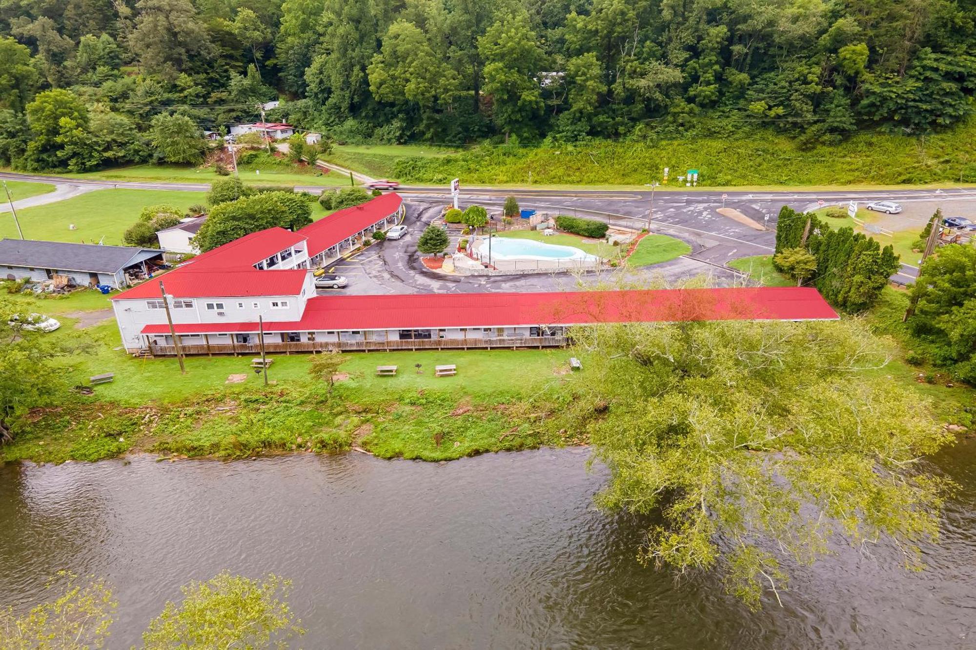 Lloyd'S On The River Country Inn By Oyo Bryson City Esterno foto