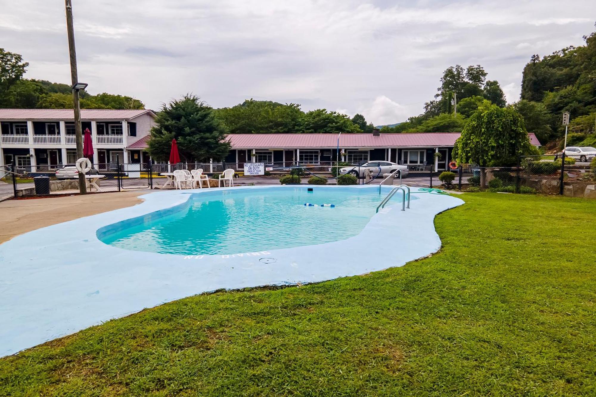 Lloyd'S On The River Country Inn By Oyo Bryson City Esterno foto