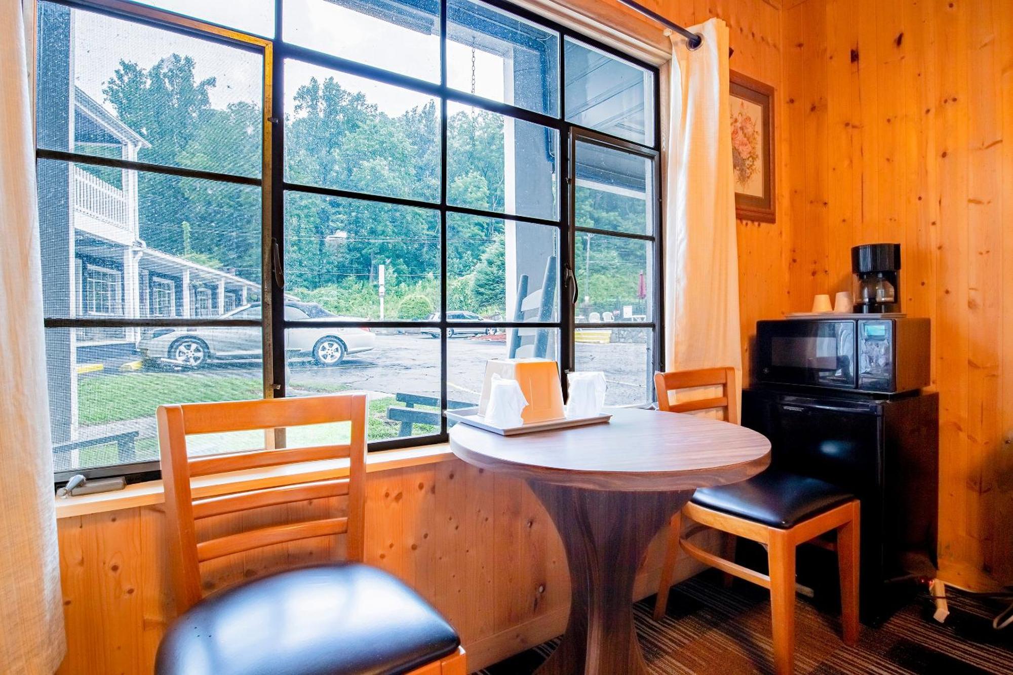 Lloyd'S On The River Country Inn By Oyo Bryson City Esterno foto