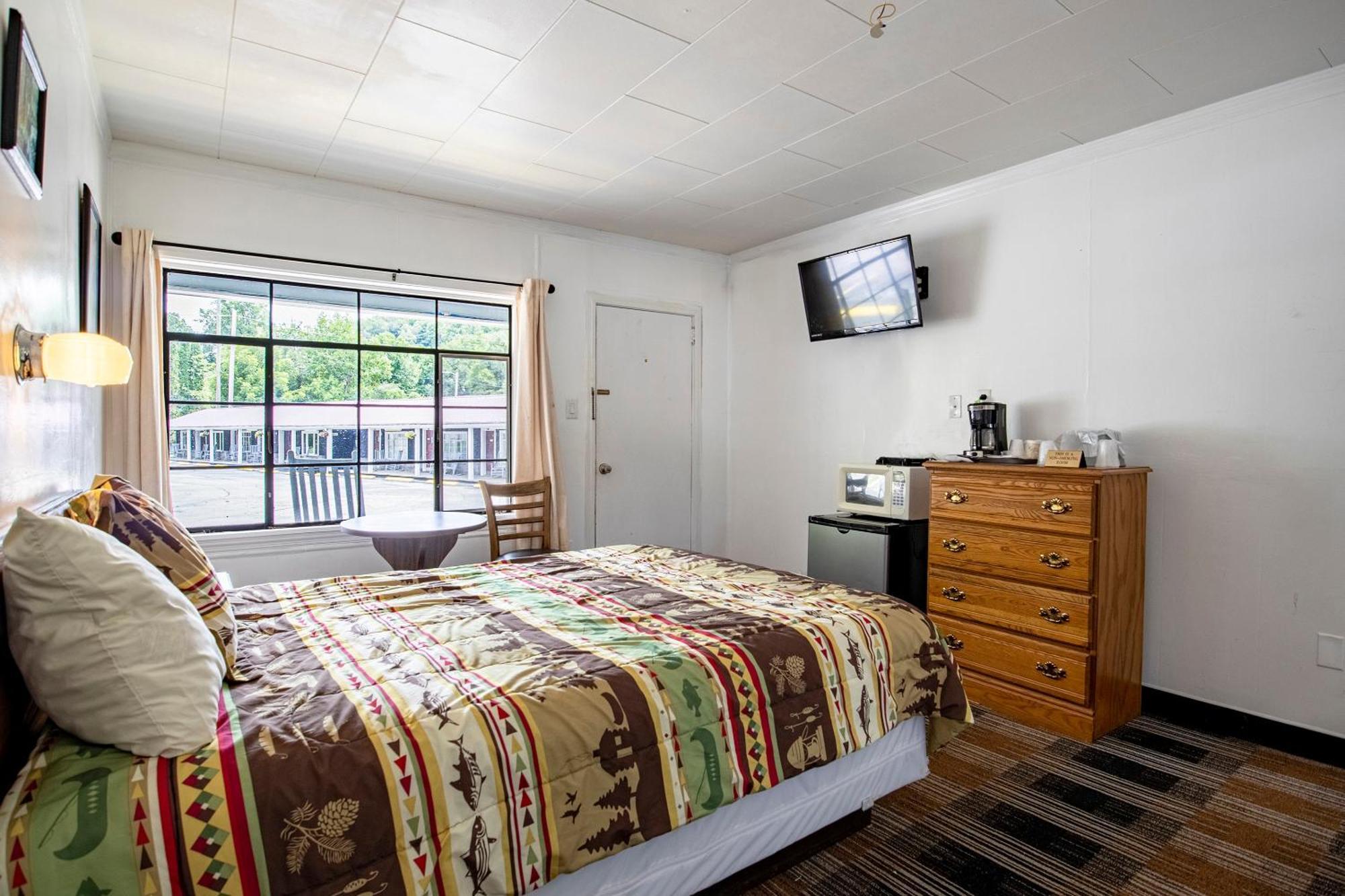 Lloyd'S On The River Country Inn By Oyo Bryson City Esterno foto