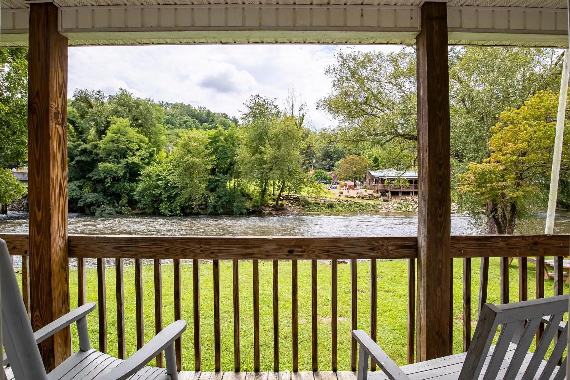Lloyd'S On The River Country Inn By Oyo Bryson City Esterno foto