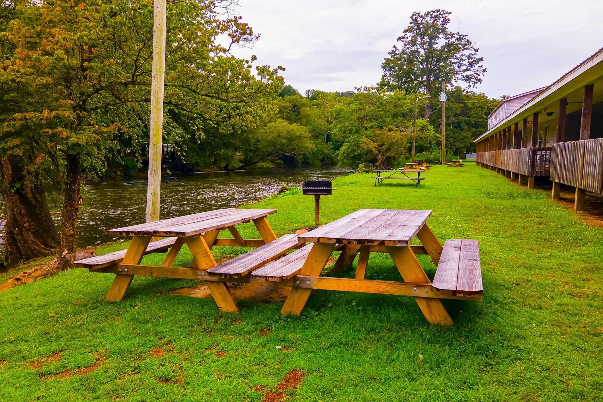 Lloyd'S On The River Country Inn By Oyo Bryson City Esterno foto