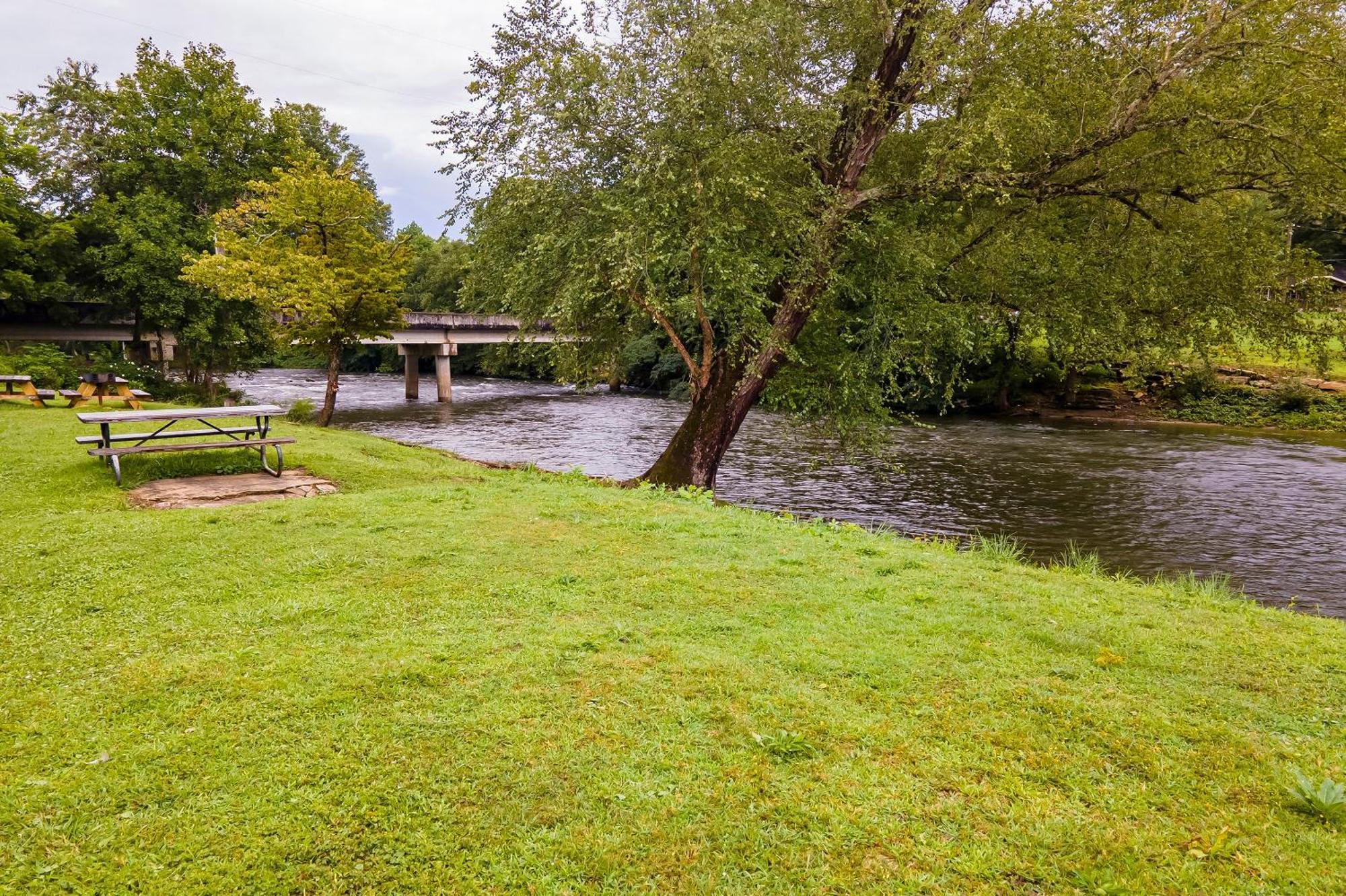 Lloyd'S On The River Country Inn By Oyo Bryson City Esterno foto